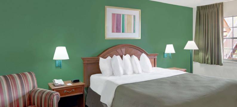 迈尔斯堡温德姆豪生酒店(Howard Johnson by Wyndham Ft. Myers FL)图片