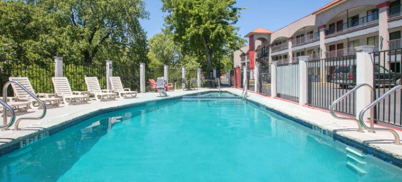 奥斯汀大学-市区速8酒店(Super 8 by Wyndham Austin University/Downtown Area)图片