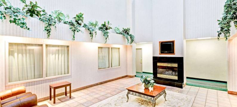 布罗克顿速8酒店(Super 8 by Wyndham Brockton)图片