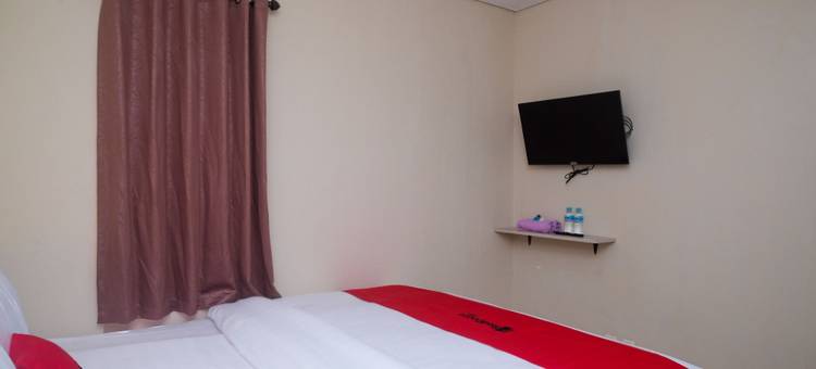 贾加尔索罗红多兹普拉斯酒店(RedDoorz Plus Near RS Jih Solo)图片