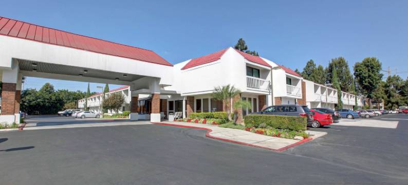 尔湾6号汽车旅馆 - 奥兰治县机场店(Motel 6 Santa Ana, CA - Irvine - Orange County Airport)图片