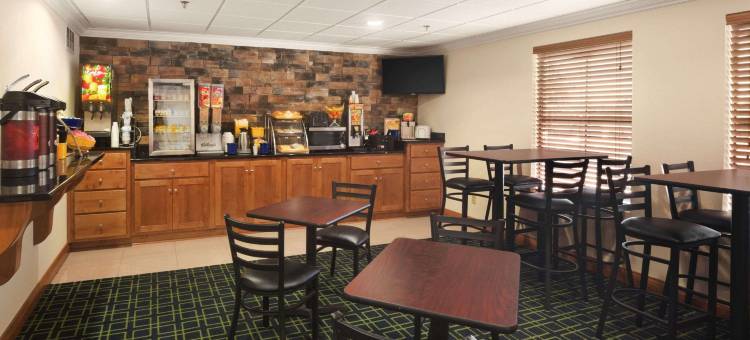 科默斯戴斯套房酒店(Days Inn & Suites by Wyndham Commerce)图片