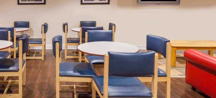 亚特兰大康纳斯麦客达套房酒店(Microtel Inn & Suites by Wyndham Conyers Atlanta Area)图片