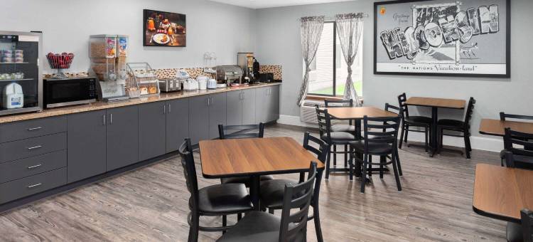 麦迪逊E阳光草原速8酒店(Super 8 by Wyndham Sun Prairie/Madison E)图片