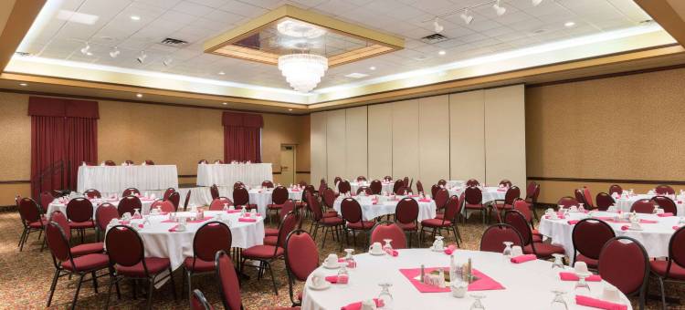 托皮卡市中心华美达酒店及会议中心(Ramada by Wyndham Topeka Downtown Hotel & Convention Center)图片