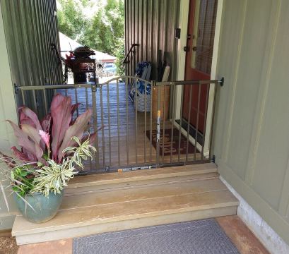 Comfortable, Classy Farmstay Studio, walk to secluded world-class Kahili Beach Hotel Overview