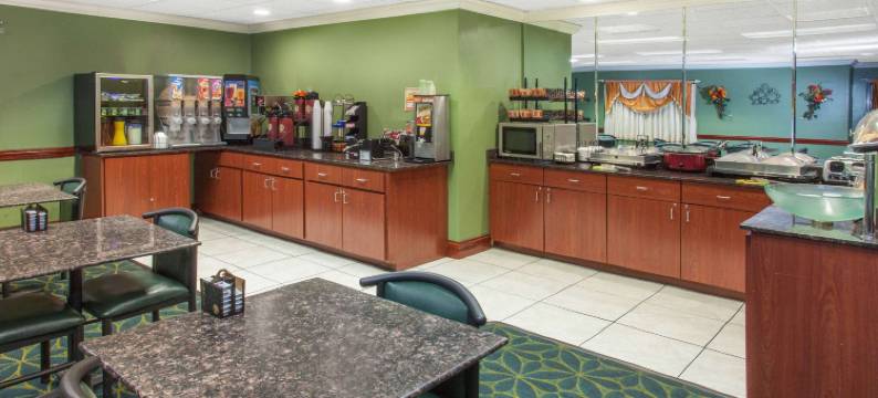 巴撒尔特华美达酒店(Ramada Limited Decatur)图片