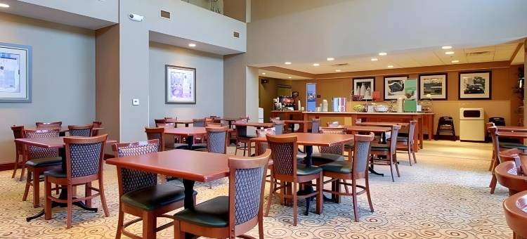 西本德欢朋套房酒店(Hampton Inn & Suites West Bend)图片