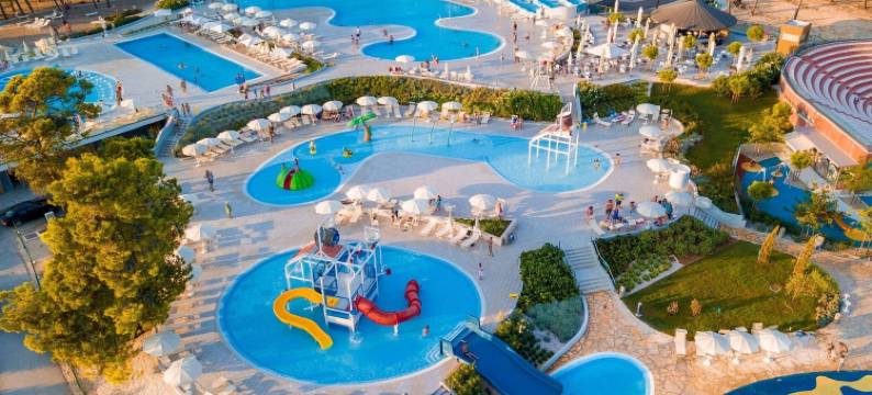 扎顿度假村的公寓带泳池(Apartments in Zaton Holiday Resort with Pool)图片