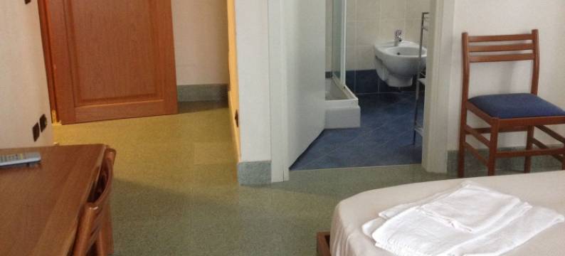 拉里奥酒店(Hotel Lario)图片