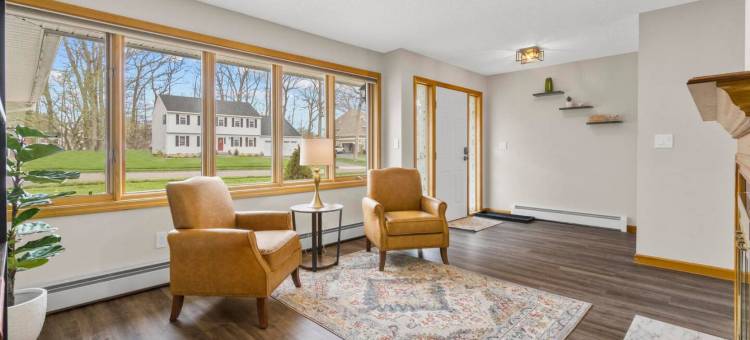 Open Concept Living and Cozy Ambiance - Inviting Spacious Haven图片