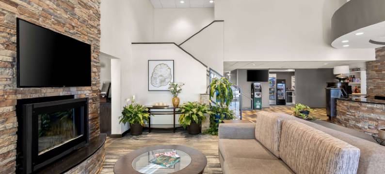 韦恩堡豪华贝斯特韦斯特酒店(Best Western Luxbury Inn Fort Wayne)图片