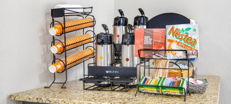 麦迪逊机场美茵斯坦套房酒店(MainStay Suites Madison Airport)图片