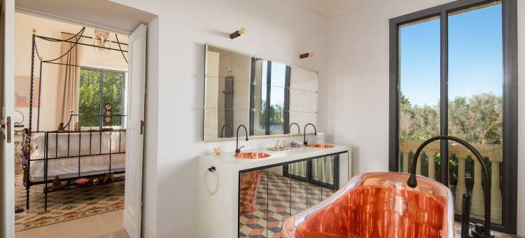 卡辛安南德(Casin Anand)图片