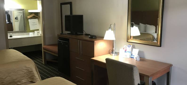 南派恩斯派恩赫斯特温德姆戴斯酒店及会议中心(Days Inn & Conf Center by Wyndham Southern Pines Pinehurst)图片