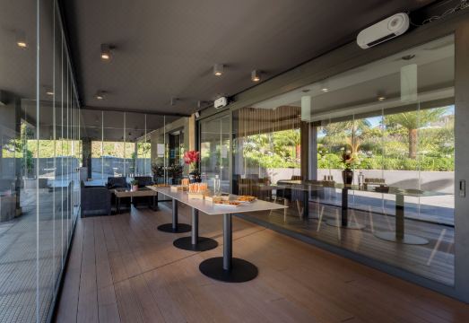 Hotel Avenida Hotel Overview