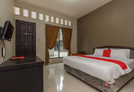 RedDoorz Syariah Near Taman Air Mancur Bogor Hotel Overview