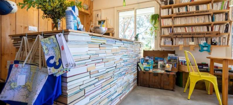 阿尔玛娜雷海滩酒店(Hôtel Almanarre Plage - Hôtel Eco-Responsable Face à la Mer)图片