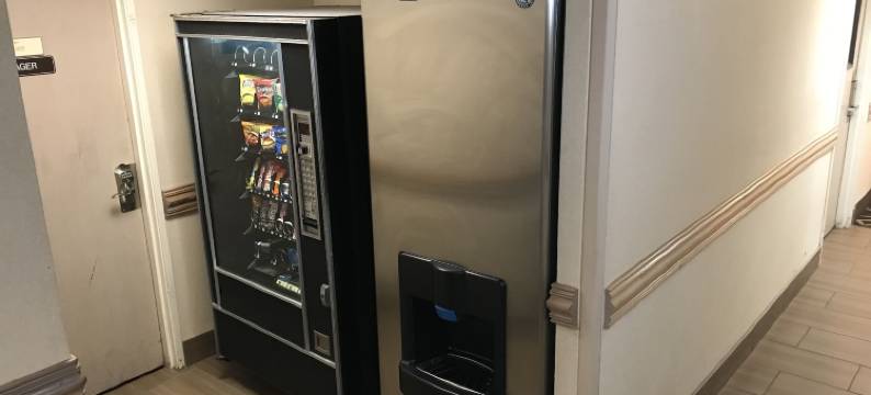 大急流城机场呗盟套房酒店(Baymont by Wyndham Grand Rapids Airport)图片