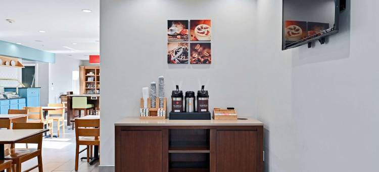 布卢明顿诺莫尔机场丽怡酒店(Country Inn & Suites by Radisson, Bloomington-Normal Airport, IL)图片