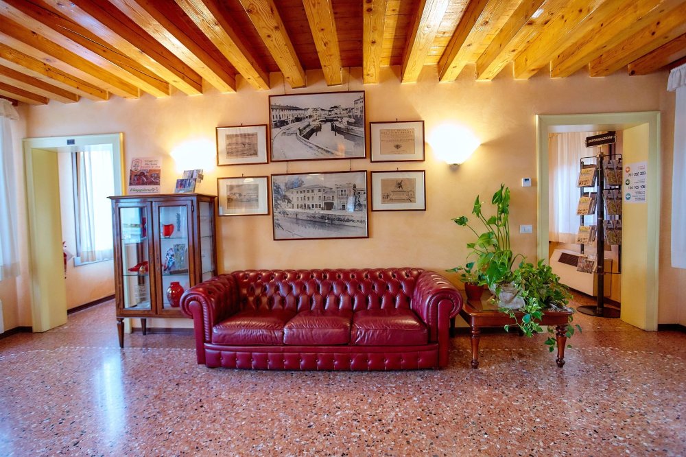 Hotel Riviera dei Dogi Over view