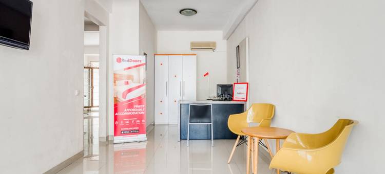 红多兹酒店-近泗水UNTAG(RedDoorz Near Untag Surabaya)图片