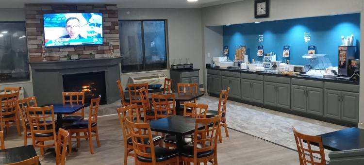 伊凡斯维尔北凯隆波因特酒店(Clarion Pointe Evansville North)图片