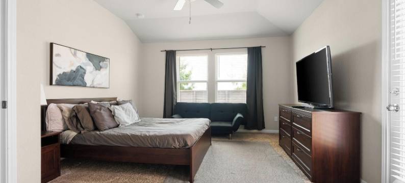 迷人的四卧室宽敞后院在赫托(Charming 4BR Home w Spacious Backyard in Hutto)图片