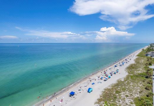 7483 Ebro Hotel Overview