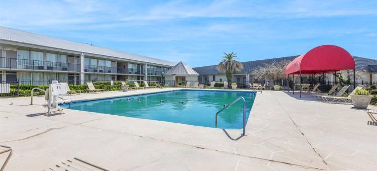 霍马华美达酒店(Ramada by Wyndham Houma)图片