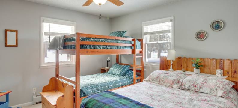 适合家庭的住宅，位于松河，带有火坑(Family-Friendly Home w/ Fire Pit in Pine River)图片