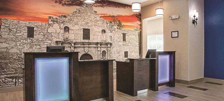 圣安东尼奥西北拉昆塔温德姆套房酒店(La Quinta Inn & Suites by Wyndham San Antonio Northwest)图片