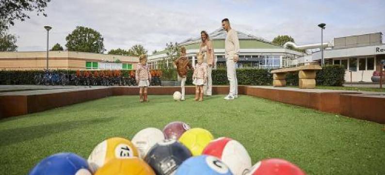 Farmhouse in Limburg Near Subtropical Pool图片