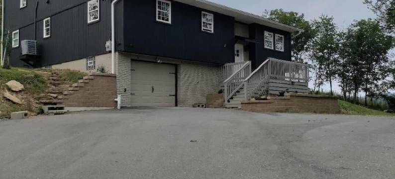 5-bedroom house on open lot in Bentleyville with spacious kitchen and LR.图片