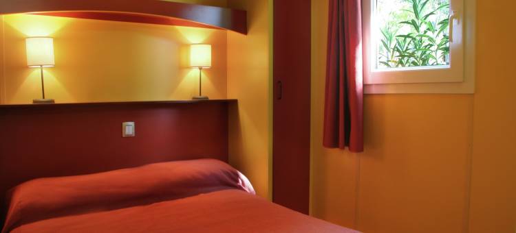 Chalet with air conditioning on beautiful park图片