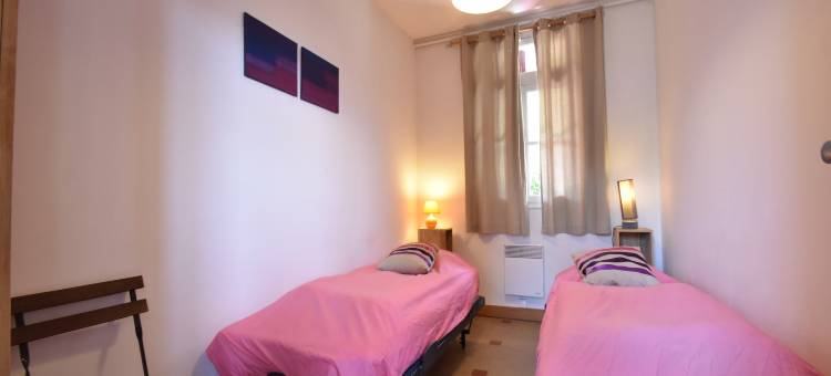 Holiday Home in Luzy with Fenced Garden图片