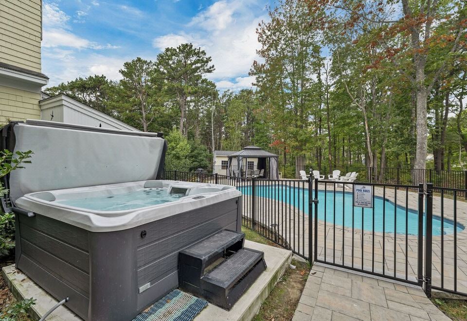 Lovely Beach house in GRB - Heated pool! Hotel Overview