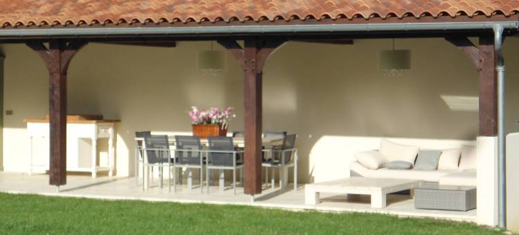 Luxurious holiday home with private pool图片