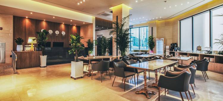The Land Hotel Hayang Branch图片