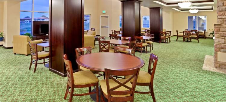 智选假日套房酒店安大略省(Holiday Inn Express & Suites Ontario)图片