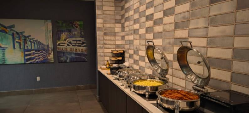 查塔努加市中心/南部拉昆塔温德姆酒店及套房(La Quinta Inn & Suites by Wyndham Chattanooga Downtown/South)图片