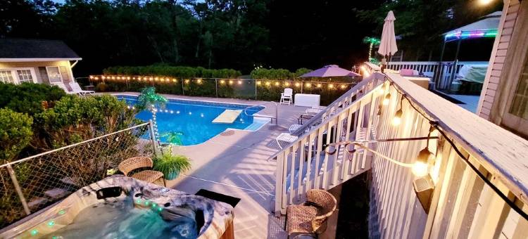 Spacious Family Retreat on 7.5 Private Acres Sleeps 10+ Pool/Hot Tub/Sauna/GR图片