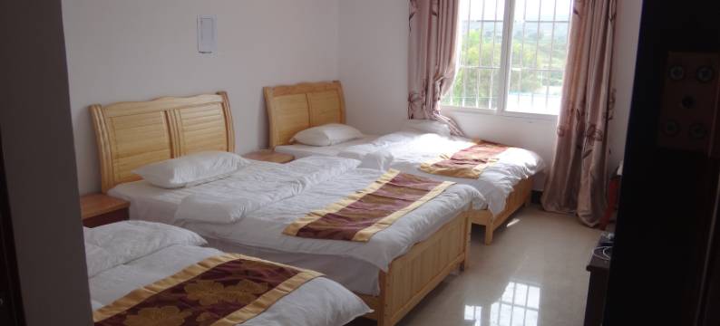 元谋浪巴铺土林席草地农家乐图片