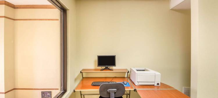 美国中区工业园区凯艺套房酒店(Quality Inn & Suites MidAmerica Industrial Park Area)图片