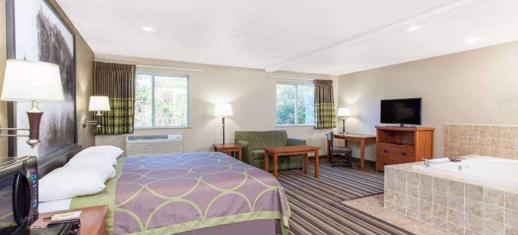 里奇兰兹-克莱普尔山地区温德姆速8酒店(Super 8 by Wyndham Richlands/Claypool Hill Area)图片