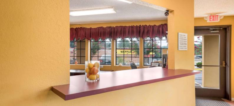 本顿罗德威旅馆(Rodeway Inn)图片