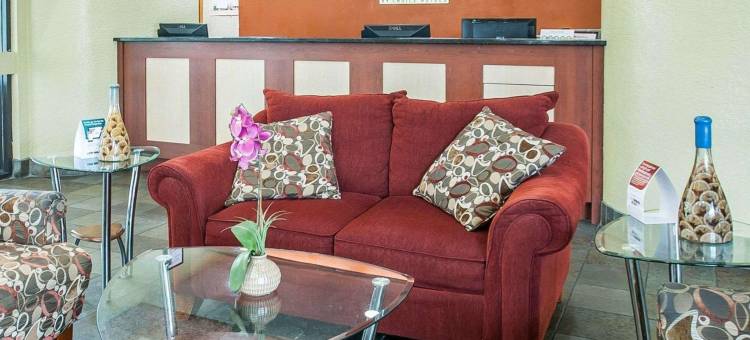 堪萨斯城I-435北凯艺套房酒店-近体育场(Quality Inn & Suites Kansas City I-435N Near Sports Complex)图片