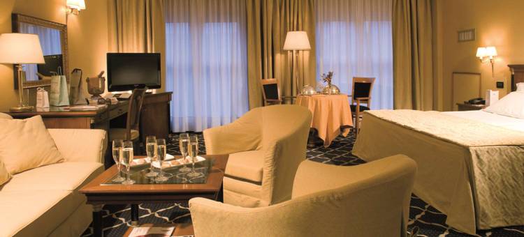 那不勒斯市中心华美达酒店(Ramada by Wyndham Naples)图片