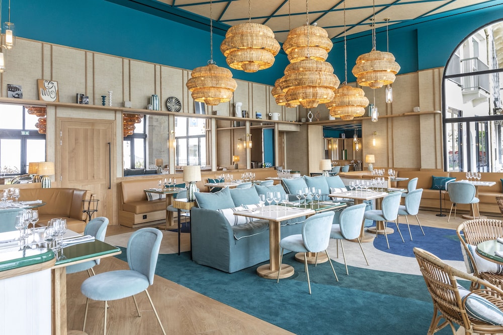 Hôtel le Café de Paris Over view