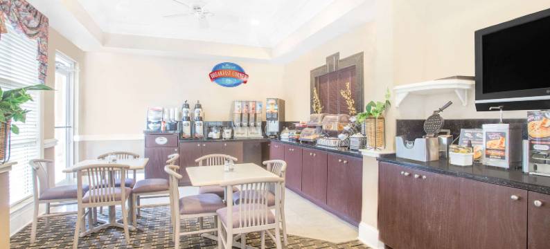 克雷斯特维尤呗盟套房酒店(Baymont by Wyndham Crestview)图片